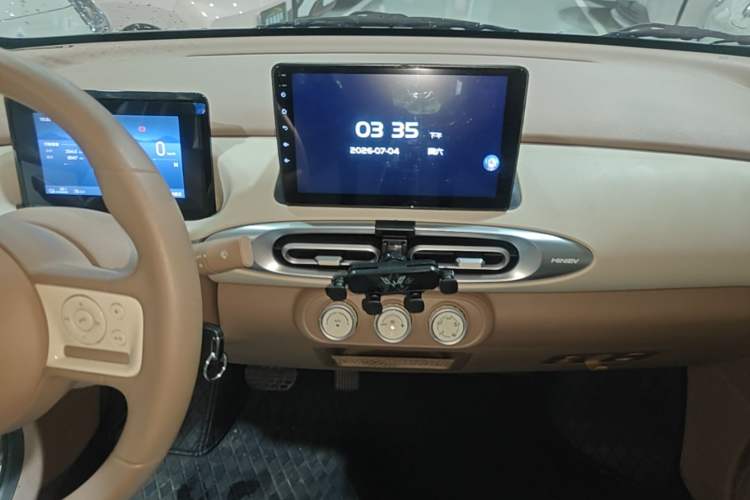 Used Wuling Hongguang MINIEV 2025 Four-Door Version Advanced Edition Audio And AC Panel