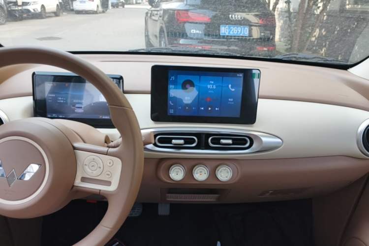 Used Wuling Hongguang MINIEV 2025 Four-Door Version Premium Edition Audio And AC Panel