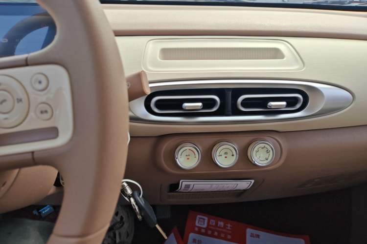 Used Wuling Hongguang MINIEV 2025 Four-Door Version Advanced Edition Audio And AC Panel