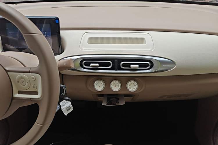 Used Wuling Hongguang MINIEV 2025 Four-Door Version Advanced Edition Audio And AC Panel