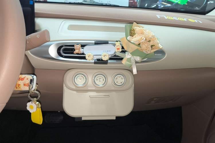 Used Wuling Hongguang MINIEV 2025 Four-Door Version Advanced Edition Audio And AC Panel