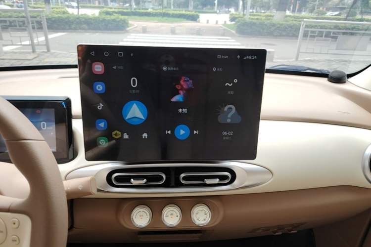 Used Wuling Hongguang MINIEV 2025 Four-Door Version Premium Edition Audio And AC Panel