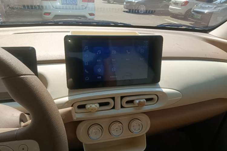 Used Wuling Hongguang MINIEV 2025 Four-Door Version Zhenxiang+ Edition Audio And AC Panel