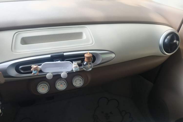 Used Wuling Hongguang MINIEV 2025 Four-Door Version Advanced Edition Audio And AC Panel