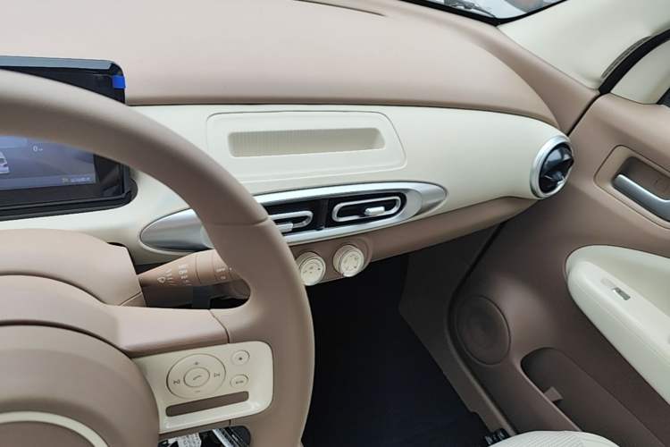 Used Wuling Hongguang MINIEV 2025 Four-Door Version Advanced Edition Audio And AC Panel