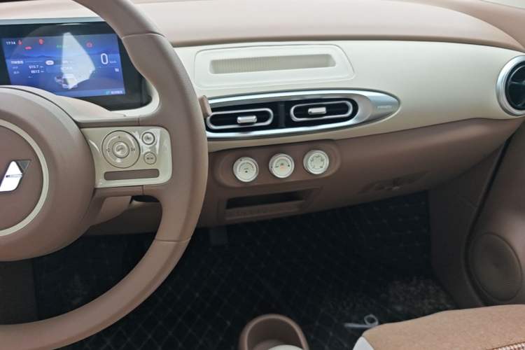 Used Wuling Hongguang MINIEV 2025 Four-Door Version Advanced Edition Audio And AC Panel