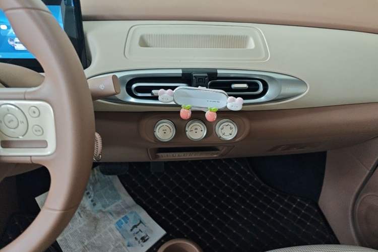 Used Wuling Hongguang MINIEV 2025 Four-Door Version Advanced Edition Audio And AC Panel