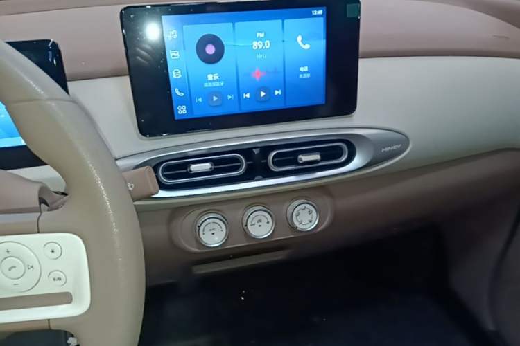 Used Wuling Hongguang MINIEV 2025 Four-Door Version Zhenxiang+ Edition Audio And AC Panel