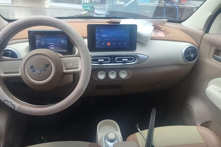 Used Wuling Hongguang MINIEV 2025 Four-Door Version Premium Edition Audio And AC Panel
