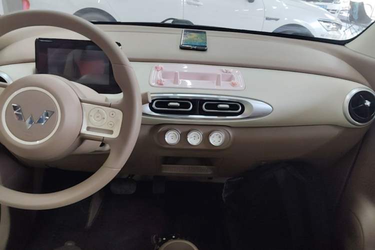 Used Wuling Hongguang MINIEV 2025 Four-Door Version Advanced Edition Audio And AC Panel