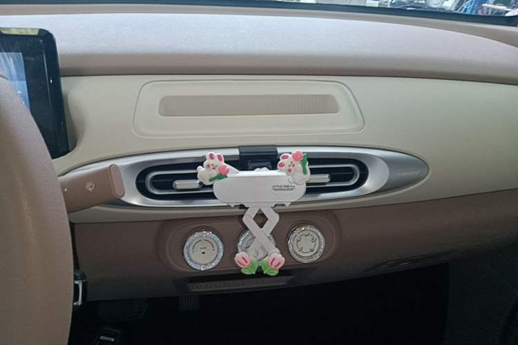 Used Wuling Hongguang MINIEV 2025 Four-Door Version Advanced Edition Audio And AC Panel