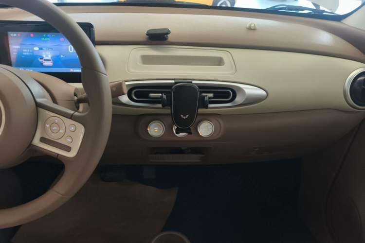 Used Wuling Hongguang MINIEV 2025 Four-Door Version Advanced Edition Audio And AC Panel