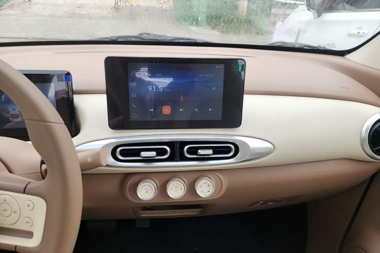 Used Wuling Hongguang MINIEV 2025 Four-Door Version Zhenxiang+ Edition Audio And AC Panel
