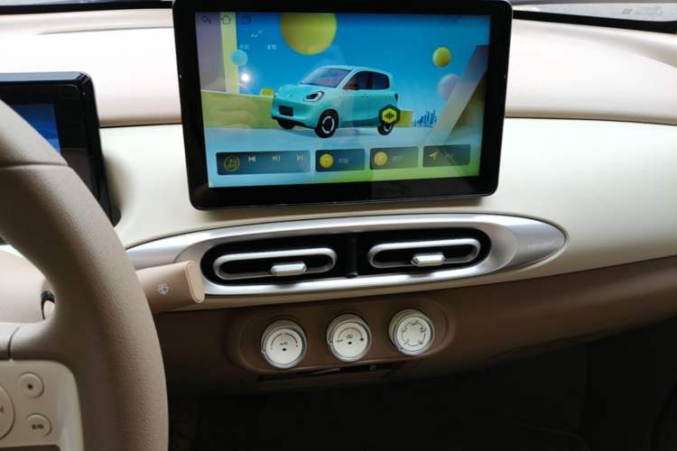 Used Wuling Hongguang MINIEV 2025 Four-Door Version Advanced Edition Audio And AC Panel