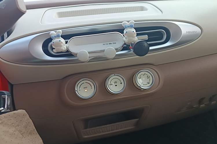 Used Wuling Hongguang MINIEV 2025 Four-Door Version Advanced Edition Audio And AC Panel