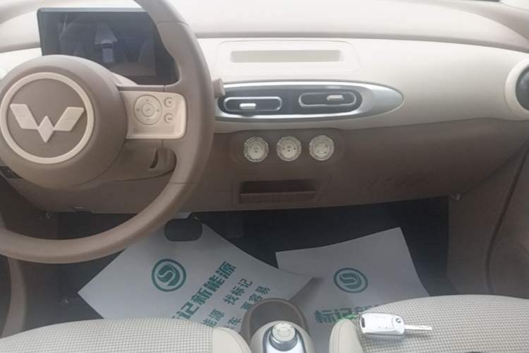 Used Wuling Hongguang MINIEV 2025 Four-Door Version Advanced Edition Audio And AC Panel