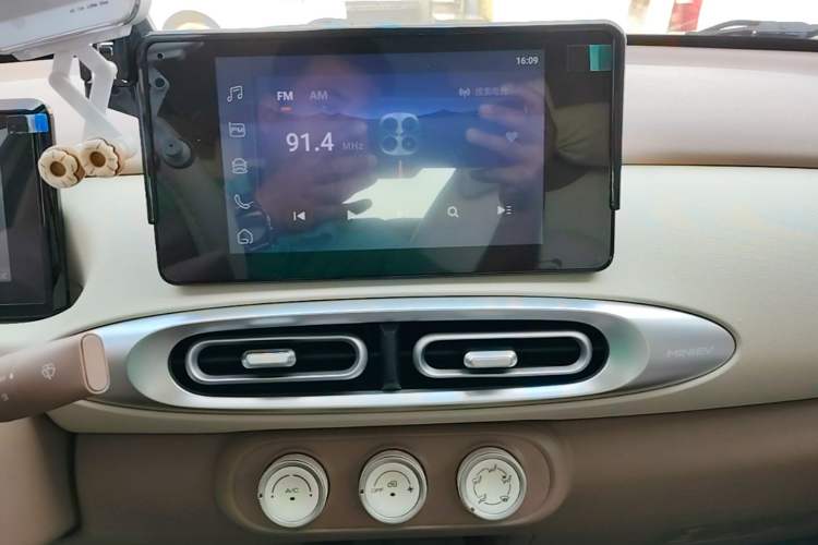 Used Wuling Hongguang MINIEV 2025 Four-Door Version Zhenxiang+ Edition Audio And AC Panel