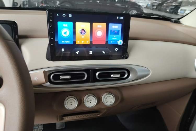 Used Wuling Hongguang MINIEV 2025 Four-Door Version Advanced Edition Audio And AC Panel