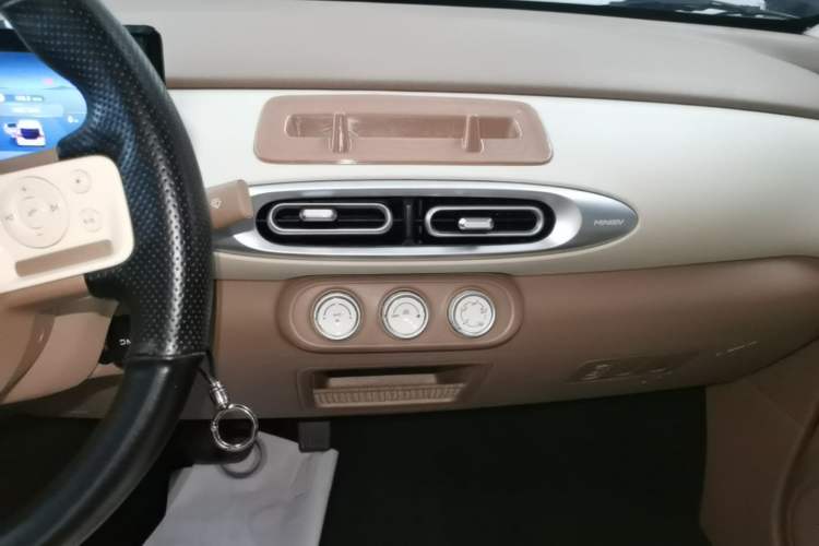 Used Wuling Hongguang MINIEV 2025 Four-Door Version Advanced Edition Audio And AC Panel