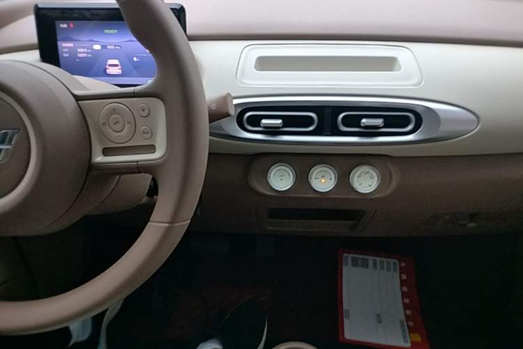 Used Wuling Hongguang MINIEV 2025 Four-Door Version Advanced Edition Audio And AC Panel