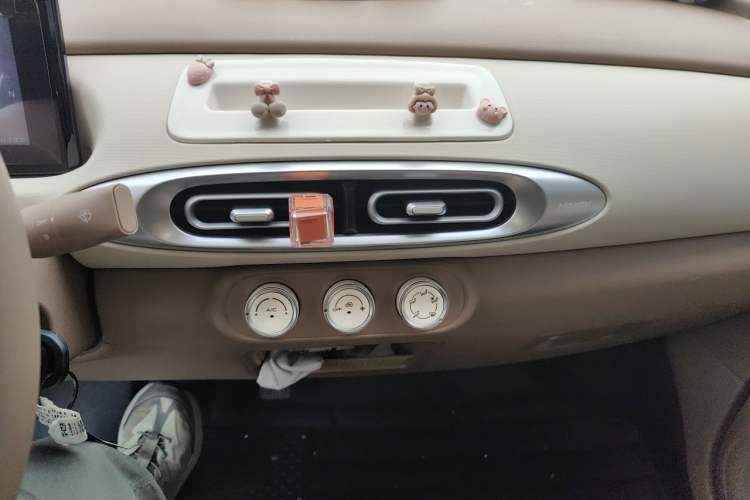 Used Wuling Hongguang MINIEV 2025 Four-Door Version Advanced Edition Audio And AC Panel