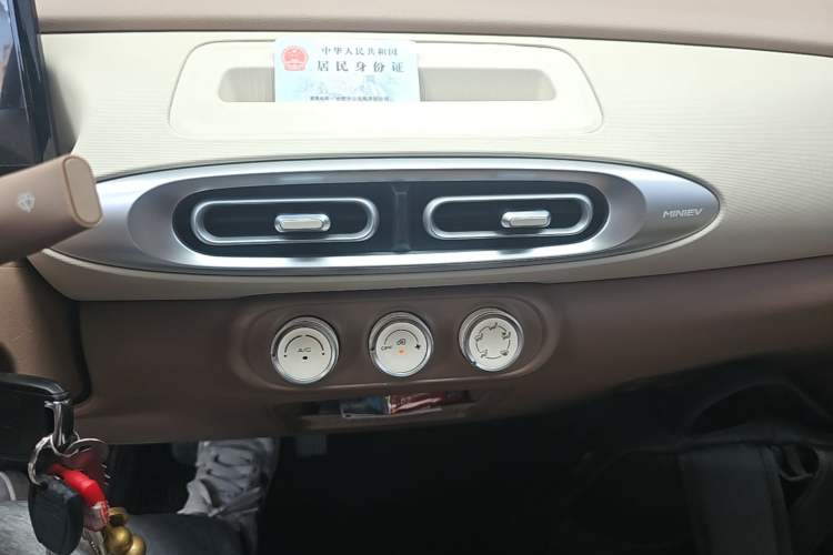 Used Wuling Hongguang MINIEV 2025 Four-Door Version Advanced Edition Audio And AC Panel