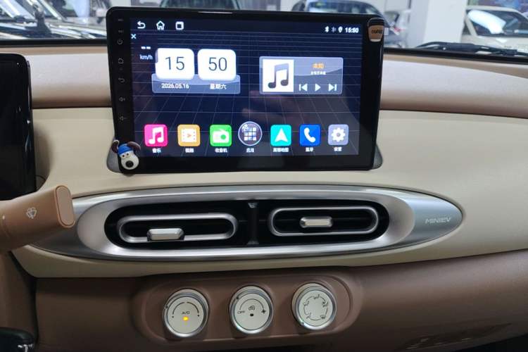 Used Wuling Hongguang MINIEV 2025 Four-Door Version Advanced Edition Audio And AC Panel