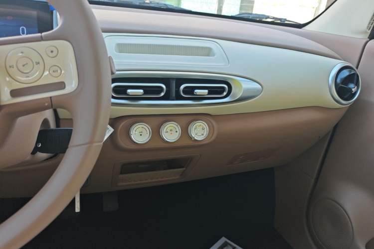 Used Wuling Hongguang MINIEV 2025 Four-Door Version Advanced Edition Audio And AC Panel
