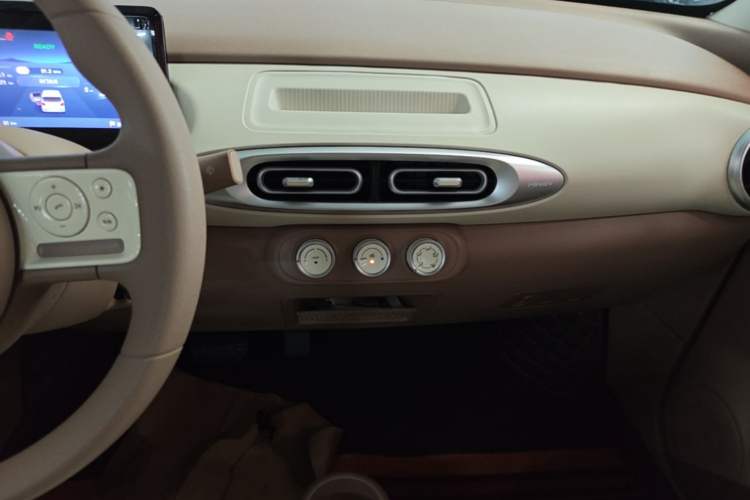 Used Wuling Hongguang MINIEV 2025 Four-Door Version Advanced Edition Audio And AC Panel