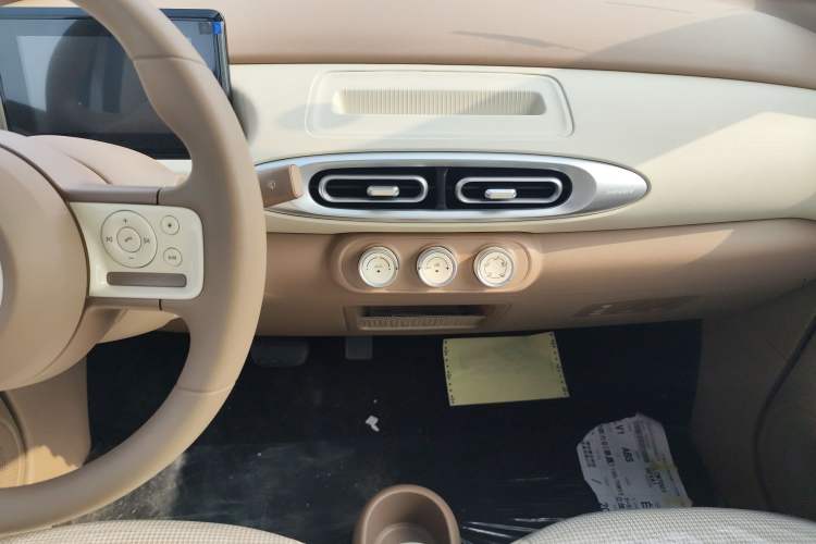 Used Wuling Hongguang MINIEV 2025 Four-Door Version Advanced Edition Audio And AC Panel