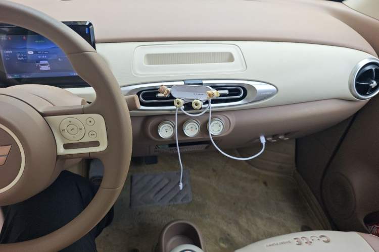 Used Wuling Hongguang MINIEV 2025 Four-Door Version Advanced Edition Audio And AC Panel