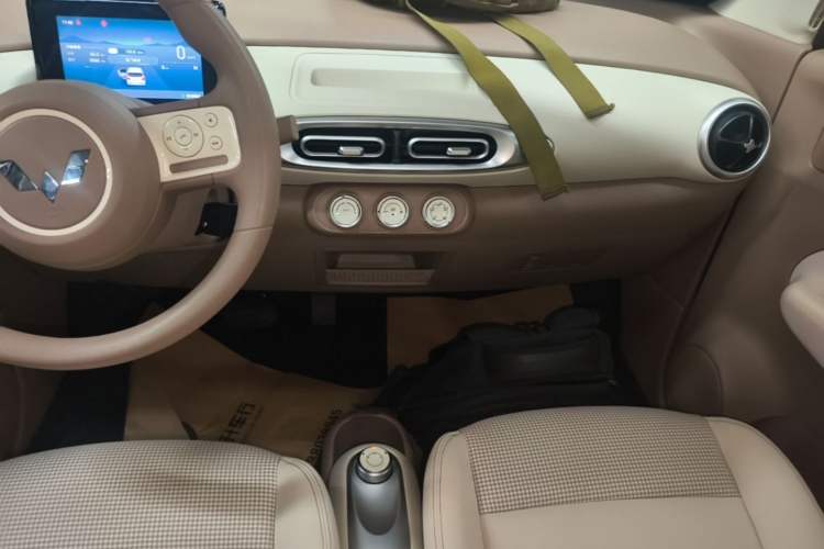 Used Wuling Hongguang MINIEV 2025 Four-Door Version Premium Edition Audio And AC Panel