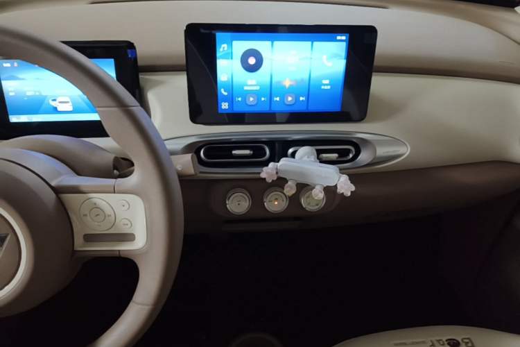 Used Wuling Hongguang MINIEV 2025 Four-Door Version Premium Edition Audio And AC Panel