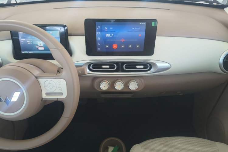 Used Wuling Hongguang MINIEV 2025 Four-Door Version Premium Edition Audio And AC Panel
