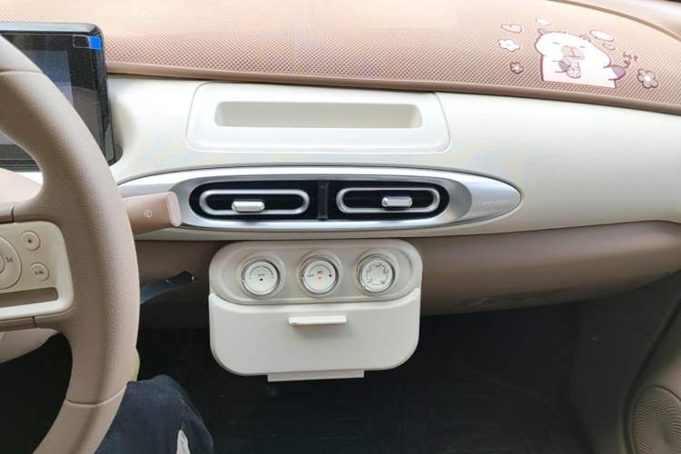 Used Wuling Hongguang MINIEV 2025 Four-Door Version Advanced Edition Audio And AC Panel