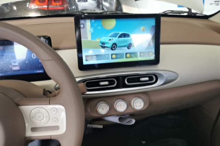 Used Wuling Hongguang MINIEV 2025 Four-Door Version Advanced Edition Audio And AC Panel