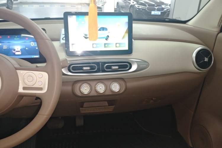 Used Wuling Hongguang MINIEV 2025 Four-Door Version Advanced Edition Audio And AC Panel