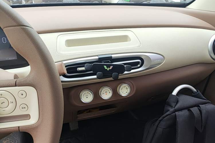 Used Wuling Hongguang MINIEV 2025 Four-Door Version Advanced Edition Audio And AC Panel