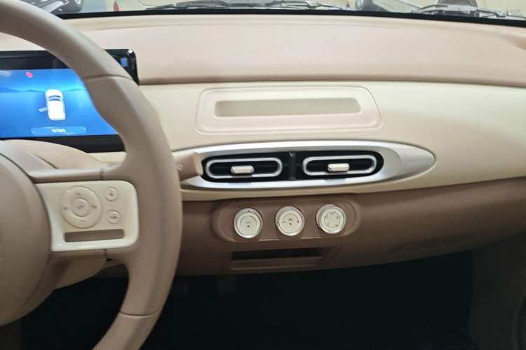 Used Wuling Hongguang MINIEV 2025 Four-Door Version Advanced Edition Audio And AC Panel