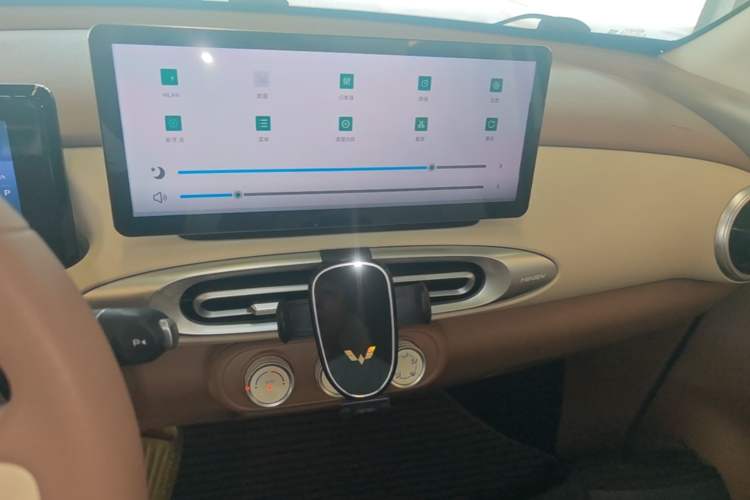 Used Wuling Hongguang MINIEV 2025 Four-Door Version Zhenxiang+ Edition Audio And AC Panel