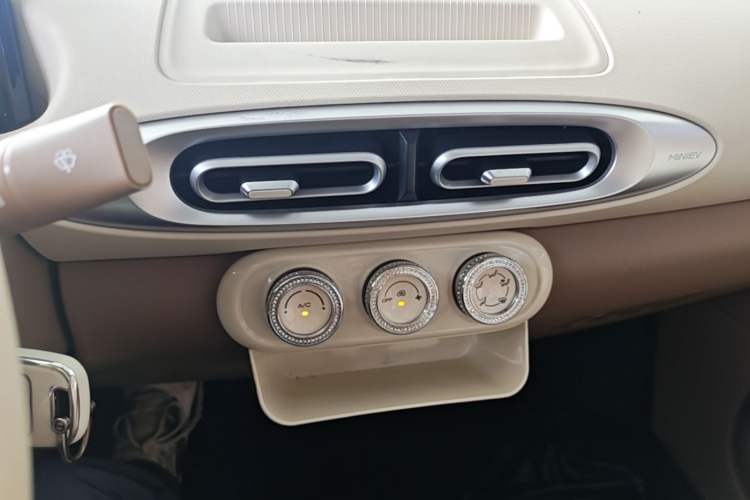 Used Wuling Hongguang MINIEV 2025 Four-Door Version Advanced Edition Audio And AC Panel