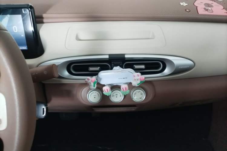 Used Wuling Hongguang MINIEV 2025 Four-Door Version Advanced Edition Audio And AC Panel