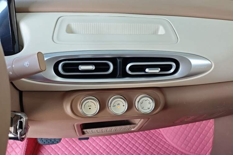 Used Wuling Hongguang MINIEV 2025 Four-Door Version Advanced Edition Audio And AC Panel