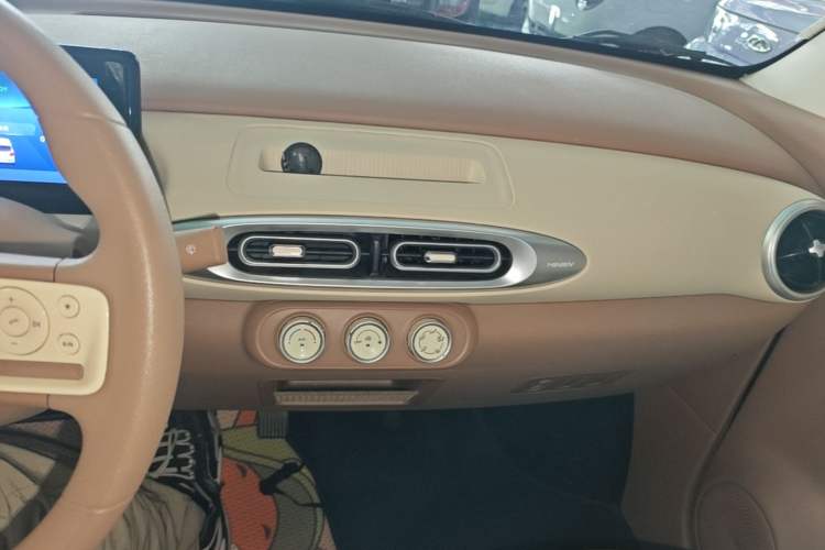 Used Wuling Hongguang MINIEV 2025 Four-Door Version Advanced Edition Audio And AC Panel