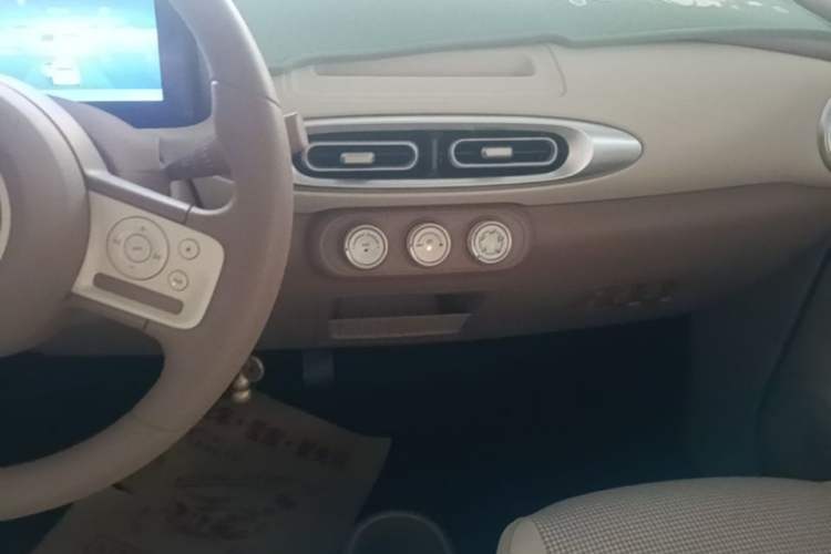 Used Wuling Hongguang MINIEV 2025 Four-Door Version Advanced Edition Audio And AC Panel