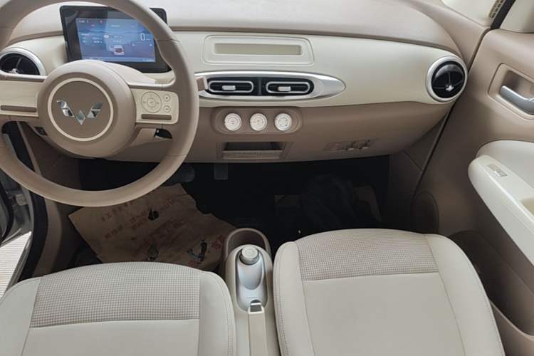 Used Wuling Hongguang MINIEV 2025 Four-Door Version Advanced Edition Audio And AC Panel