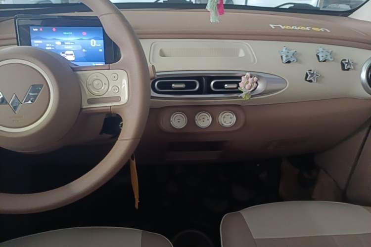 Used Wuling Hongguang MINIEV 2025 Four-Door Version Advanced Edition Audio And AC Panel