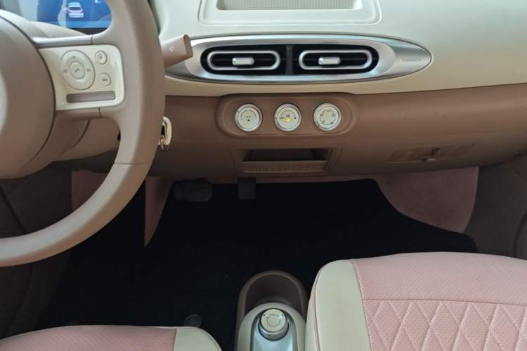 Used Wuling Hongguang MINIEV 2025 Four-Door Version Advanced Edition Audio And AC Panel