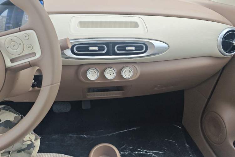 Used Wuling Hongguang MINIEV 2025 Four-Door Version Advanced Edition Audio And AC Panel