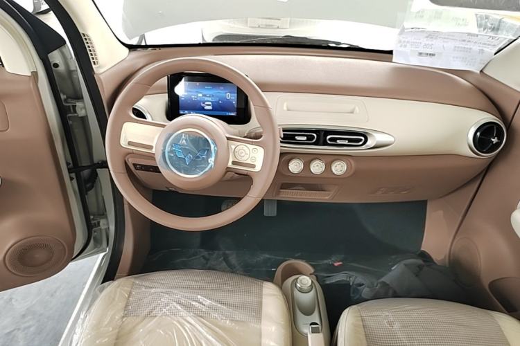Used Wuling Hongguang MINIEV 2025 Four-Door Version Advanced Edition Center Console
